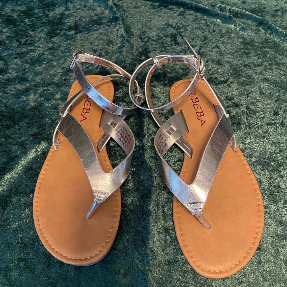 Ankle strapped silver thong sandals size 8.5